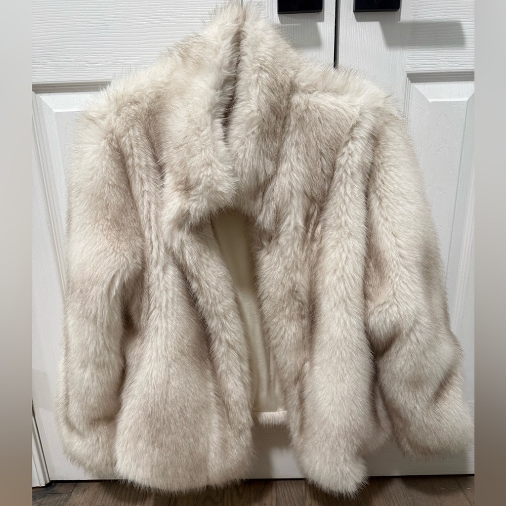 Chic Cream Faux Fur Jacket